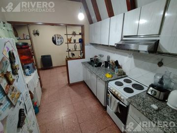 CASA EN VENTA CASTELAR NORTE - IDEAL FAMILIA AMPLIA