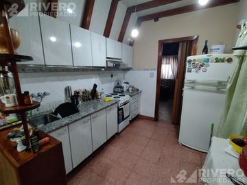 CASA EN VENTA CASTELAR NORTE - IDEAL FAMILIA AMPLIA