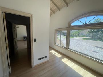 Casa en venta en barrio La Casualidad, Pilar