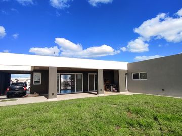 Casa de cuatro ambientes a estrenar en Villalobos Pueblos del Plata Hudson