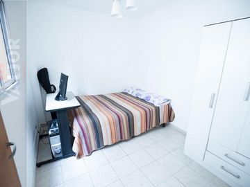 PH / Tipo casa - Entrada independiente - 5 ambientes (4 dormitorios) - 2 baños - 2 plantas - patio