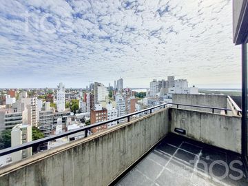 VENTA DEPARTAMENTO DE CATEGORIA, DOS DORMITORIOS CON BALCON VISTA AL RIO Y AMENITIES EN ZONA CENTRO
