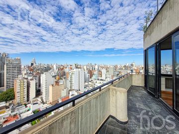 VENTA DEPARTAMENTO DE CATEGORIA, DOS DORMITORIOS CON BALCON VISTA AL RIO Y AMENITIES EN ZONA CENTRO