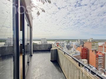 VENTA DEPARTAMENTO DE CATEGORIA, DOS DORMITORIOS CON BALCON VISTA AL RIO Y AMENITIES EN ZONA CENTRO