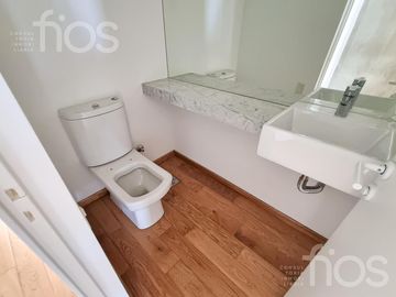 VENTA DEPARTAMENTO DE CATEGORIA, DOS DORMITORIOS CON BALCON VISTA AL RIO Y AMENITIES EN ZONA CENTRO