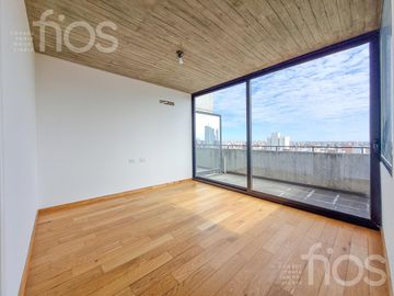 VENTA DEPARTAMENTO DE CATEGORIA, DOS DORMITORIOS CON BALCON VISTA AL RIO Y AMENITIES EN ZONA CENTRO