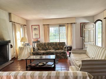 Venta encantadora Casa  quinta en Salvador Maria-Lobos