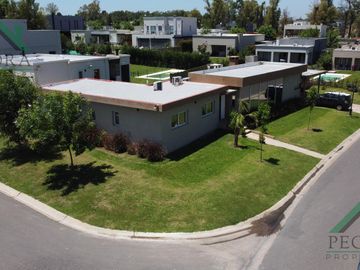 Casa - Barrio Santa Elena - Pilar del Este - Lote 303