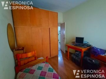 Casa de tres ambientes en venta,Moron. Lote propio de 10,20 x 33x30-