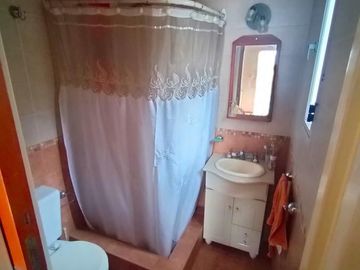 Casa de tres ambientes en venta,Moron. Lote propio de 10,20 x 33x30-
