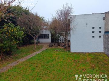 Casa de tres ambientes en venta,Moron. Lote propio de 10,20 x 33x30-