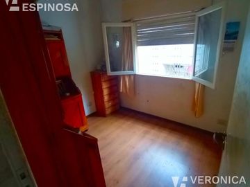 Casa de tres ambientes en venta,Moron. Lote propio de 10,20 x 33x30-