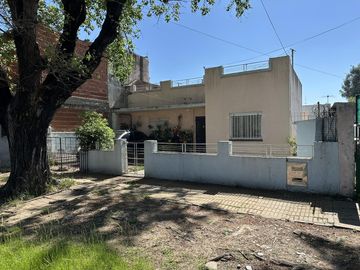 SANTILLI- ENRIQUE MUIÑO 218 - Banfield Este
