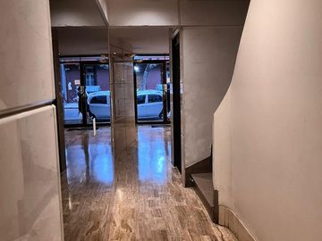 Semipiso 3 Ambientes con Doble Balcón en Piso Alto! Zona Colegiales!