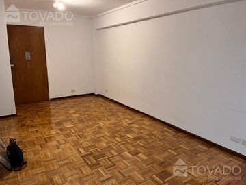 Semipiso 3 Ambientes con Doble Balcón en Piso Alto! Zona Colegiales!