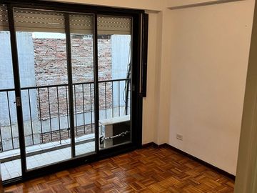 Semipiso 3 Ambientes con Doble Balcón en Piso Alto! Zona Colegiales!
