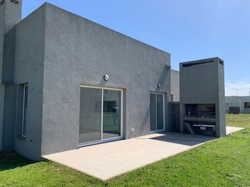 Casa en venta Barrio San Ramón Lote int. 3 dorm. Ppal. en Suite. Pilar del Este