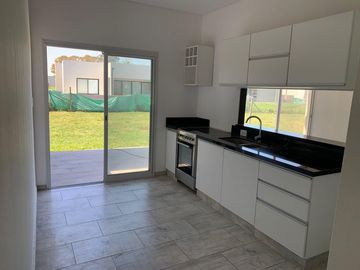 Casa en venta Barrio San Ramón Lote int. 3 dorm. Ppal. en Suite. Pilar del Este