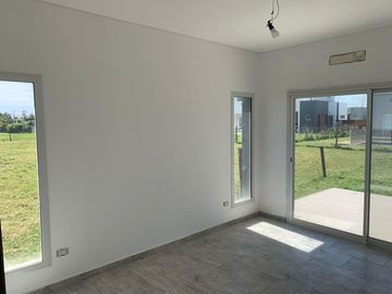 Casa en venta Barrio San Ramón Lote int. 3 dorm. Ppal. en Suite. Pilar del Este