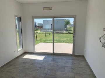 Casa en venta Barrio San Ramón Lote int. 3 dorm. Ppal. en Suite. Pilar del Este