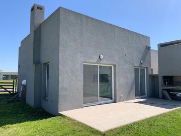 Casa en venta Barrio San Ramón Lote int. 3 dorm. Ppal. en Suite. Pilar del Este