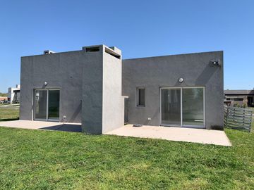 Casa en venta Barrio San Ramón Lote int. 3 dorm. Ppal. en Suite. Pilar del Este