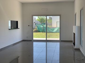 Casa en venta Barrio San Ramón Lote int. 3 dorm. Ppal. en Suite. Pilar del Este