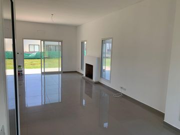 Casa en venta Barrio San Ramón Lote int. 3 dorm. Ppal. en Suite. Pilar del Este