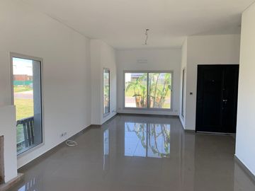 Casa en venta Barrio San Ramón Lote int. 3 dorm. Ppal. en Suite. Pilar del Este