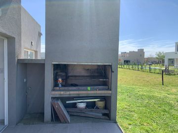 Casa en venta Barrio San Ramón Lote int. 3 dorm. Ppal. en Suite. Pilar del Este