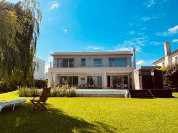 Casa en el Barrio La Isla. Nordelta