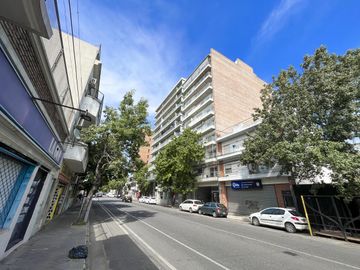 2 dormitorios con cochera y cocina separada