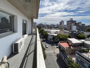 2 dormitorios con cochera y cocina separada