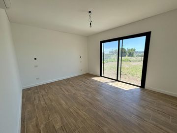 VENTA CASA SAN SEBASTIAN AREA 10 - 4 AMBIENTES