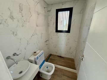 VENTA CASA SAN SEBASTIAN AREA 10 - 4 AMBIENTES
