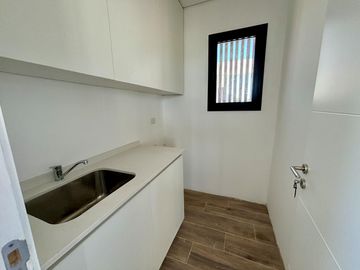 VENTA CASA SAN SEBASTIAN AREA 10 - 4 AMBIENTES
