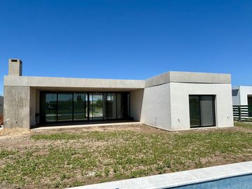 VENTA CASA SAN SEBASTIAN AREA 10 - 4 AMBIENTES