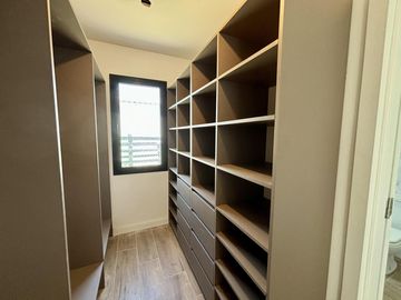 VENTA CASA SAN SEBASTIAN AREA 10 - 4 AMBIENTES