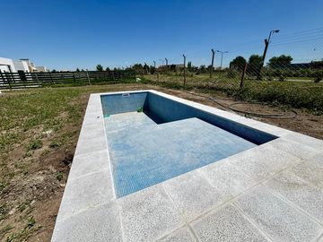 VENTA CASA SAN SEBASTIAN AREA 10 - 4 AMBIENTES