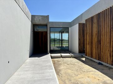 VENTA CASA SAN SEBASTIAN AREA 10 - 4 AMBIENTES