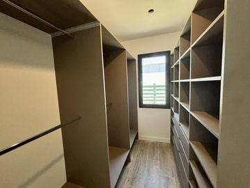 VENTA CASA SAN SEBASTIAN AREA 10 - 4 AMBIENTES