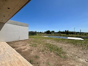 VENTA CASA SAN SEBASTIAN AREA 10 - 4 AMBIENTES