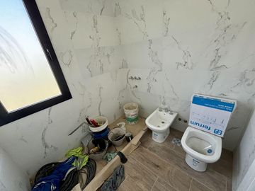 VENTA CASA SAN SEBASTIAN AREA 10 - 4 AMBIENTES