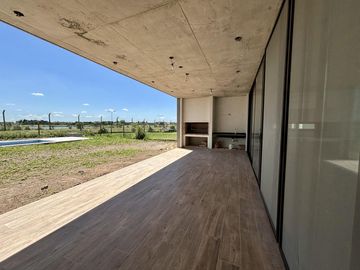 VENTA CASA SAN SEBASTIAN AREA 10 - 4 AMBIENTES