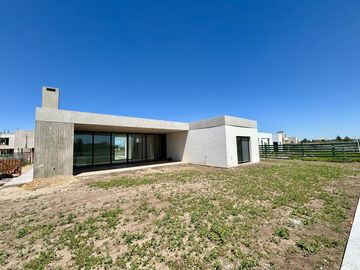 VENTA CASA SAN SEBASTIAN AREA 10 - 4 AMBIENTES