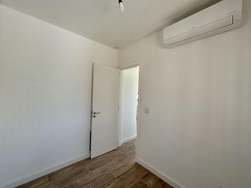 VENTA CASA SAN SEBASTIAN AREA 10 - 4 AMBIENTES