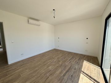 VENTA CASA SAN SEBASTIAN AREA 10 - 4 AMBIENTES