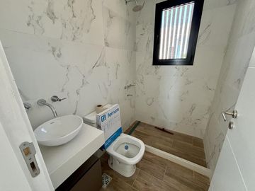 VENTA CASA SAN SEBASTIAN AREA 10 - 4 AMBIENTES