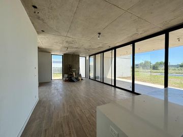 VENTA CASA SAN SEBASTIAN AREA 10 - 4 AMBIENTES