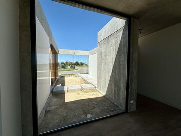 VENTA CASA SAN SEBASTIAN AREA 10 - 4 AMBIENTES